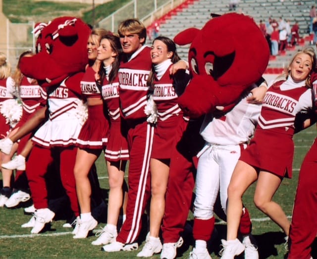 7291Cheer Leaders at Reynolds Razorback StadiummascotsBig RedSooiee