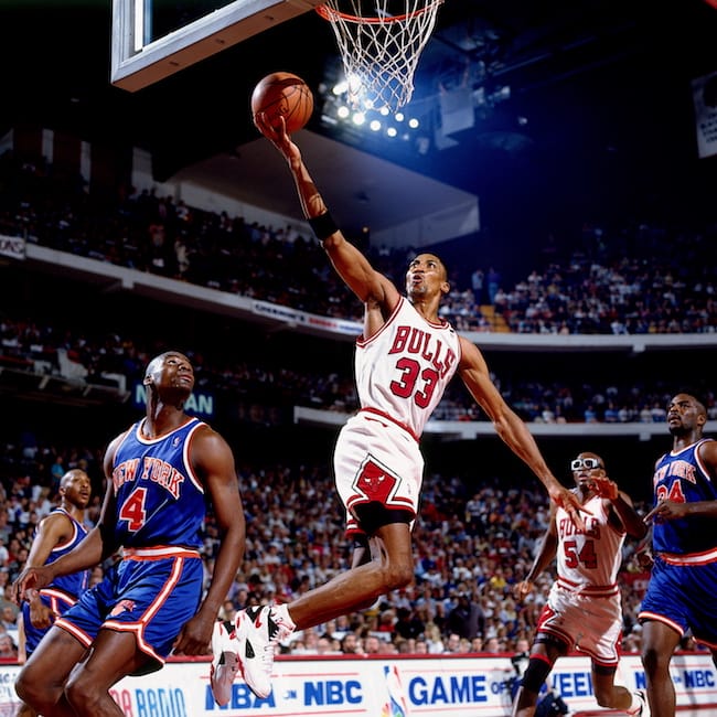CHICAGO - APRIL 24: Scottie Pippen #33 of the Chicago Bulls shoots a layup against Anthony Bonner #4 of the New York Knicks at United Center on April 24, 1994 in Chicago, Illinois. NOTE TO USER: User expressly acknowledges that, by downloading and or using this photograph, User is consenting to the terms and conditions of the Getty Images License agreement. Mandatory Copyright Notice: Copyright 1994 NBAE (Photo by Nathaniel S. Butler/NBAE via Getty Images)