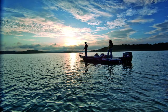 ranger-boats-couple-fishing-lake-small-size