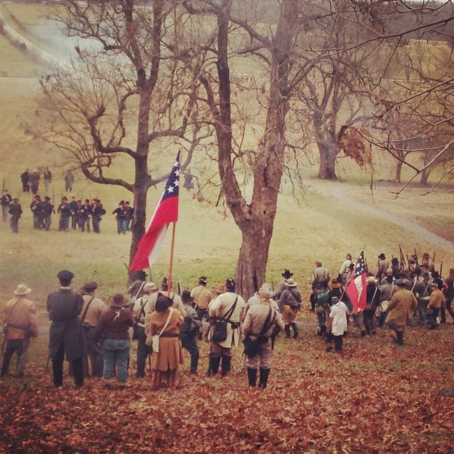 union-and-confederate-soldiers-and-flag