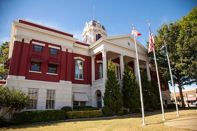 Main Street Searcy - White County Courthouse