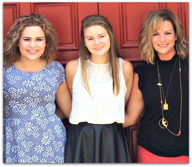 Ovarian Cancer Survivor Leah Elliott and daughters Emma & Arden