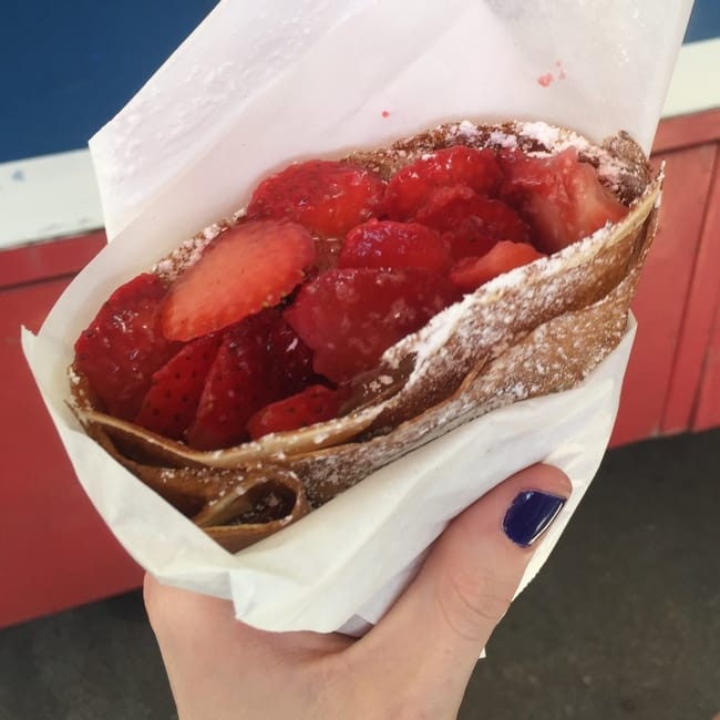 nutella and strawberries crepe