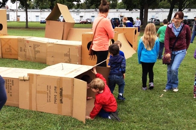 ecofest-cardboard-box-maze