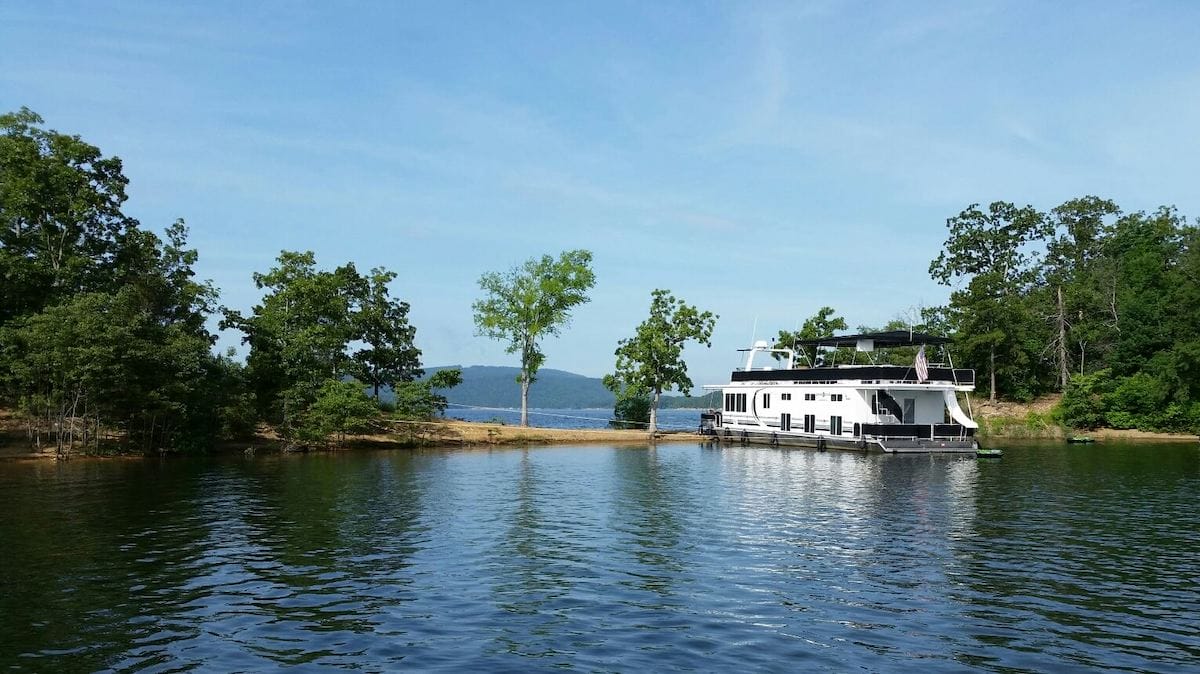 Marina Rentals At Greers Ferry, Lacey's Boating Center