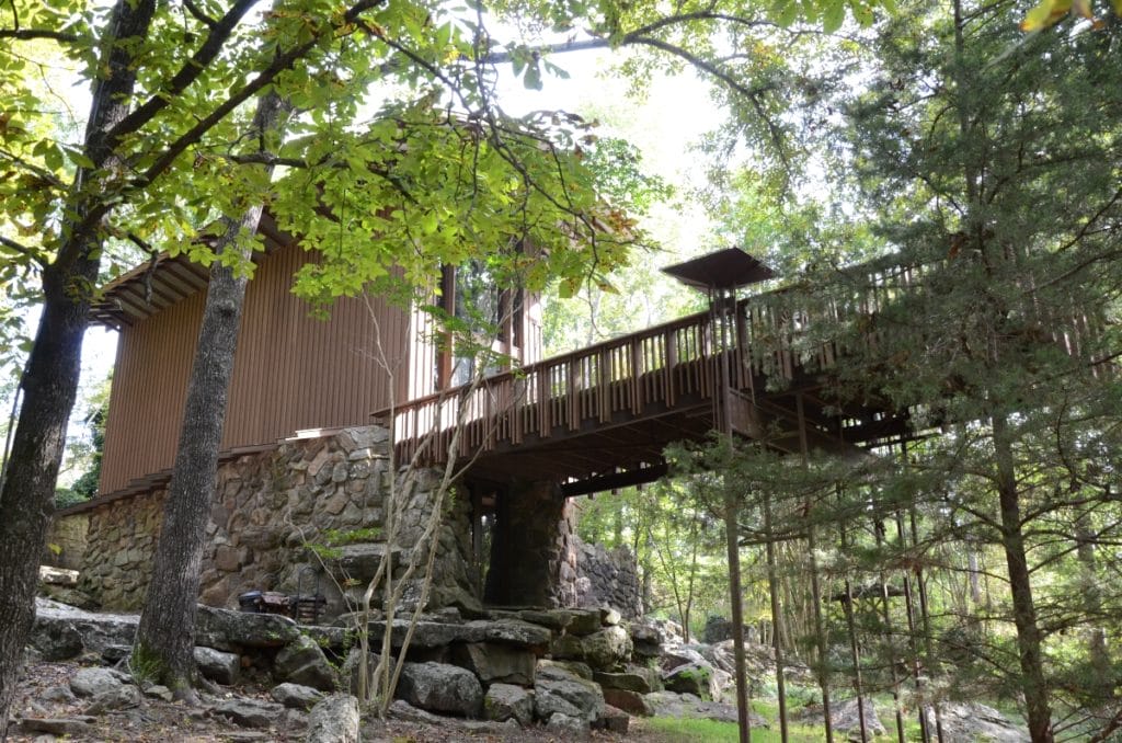 20 Unique Arkansas Airbnbs - Stoneflower Cottage
