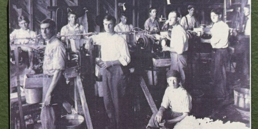 The Hidden Story of Arkansas’s Pearl Button Boom