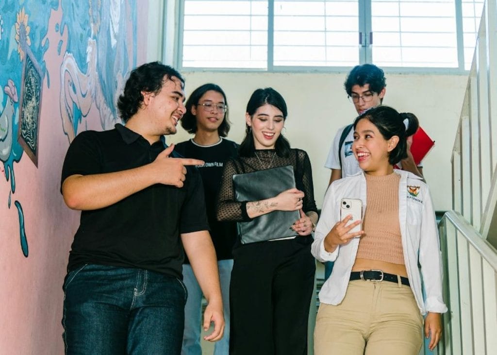 Tendiendo Puentes con el Inglés y el Español Conversacional